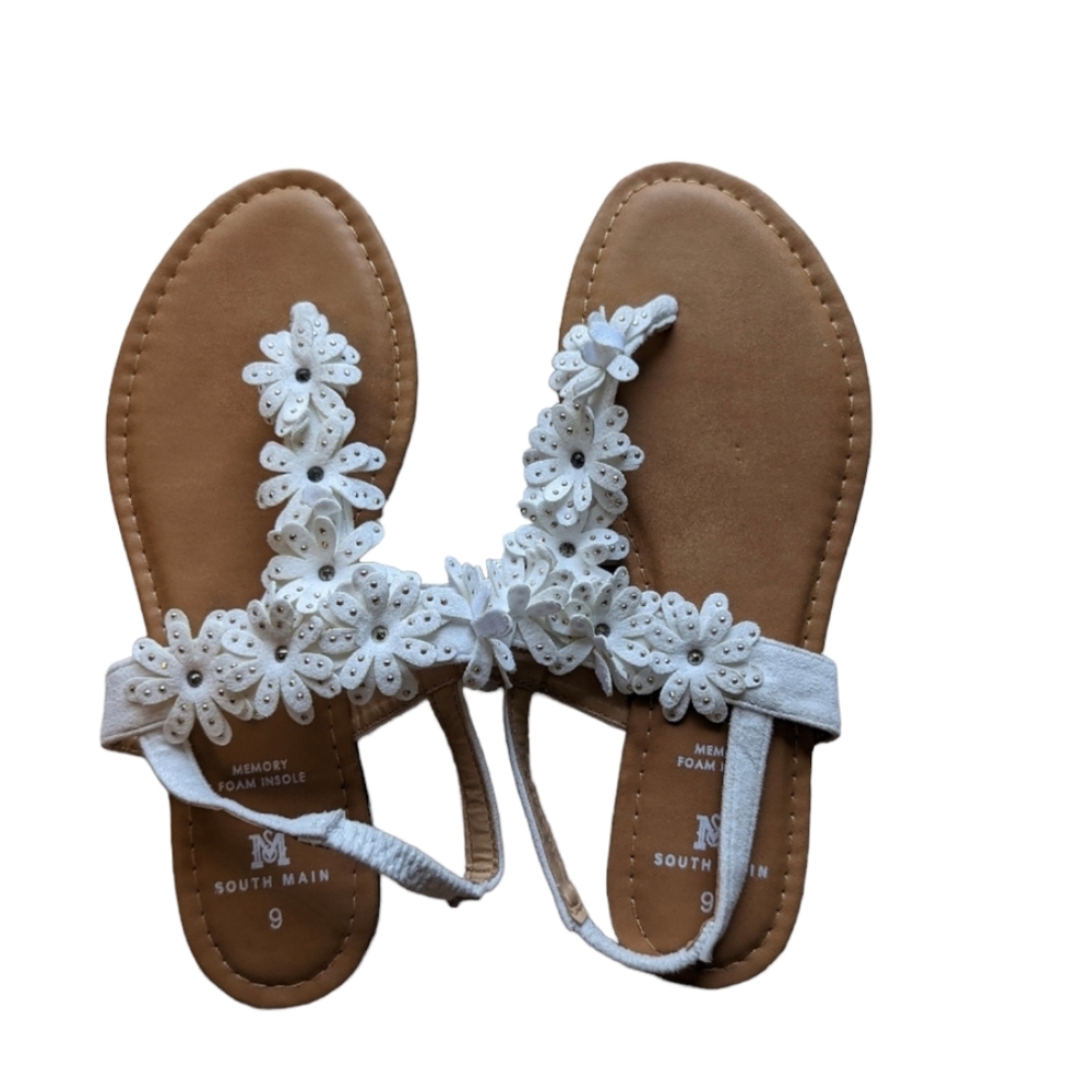 NWOT white flower sandals size nine